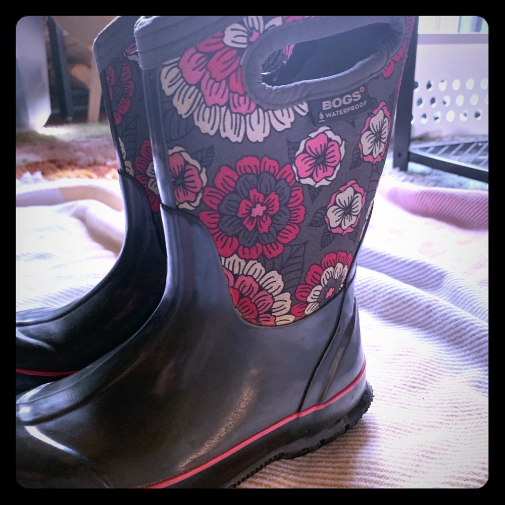 Girls bogs winter boots!